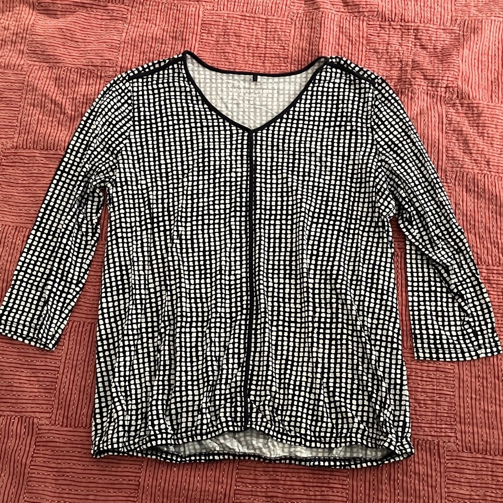 Gerry Weber size 8 women’s Black and White Boxy Blouse with Relaxed Fit